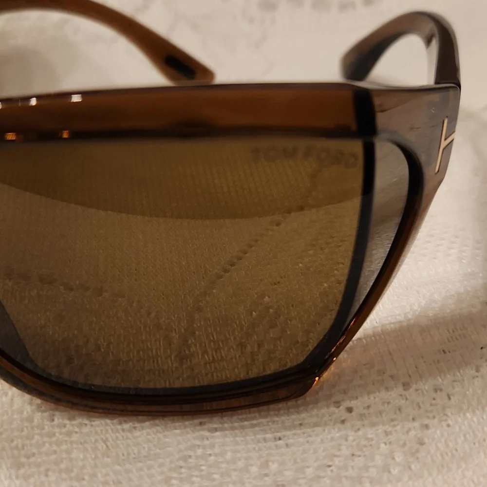 Tom Ford Sunglasses,  pre-owned, No scratches,  case And cloth - Picture 5 of 8